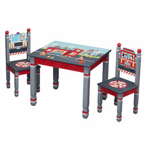 Teamson Fantasy Fields - 2 stoličky a stôl pre malých hasičov
